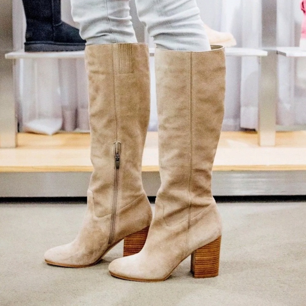 Vía Espiga suede 6.5 boots.